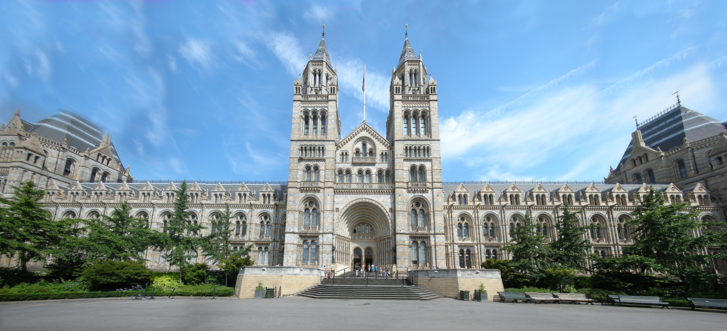 London_Natural_History_Museum_Panorama[1]