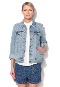 Levi`s : Boyfriend Trucker Washed Blue Denim Jacket